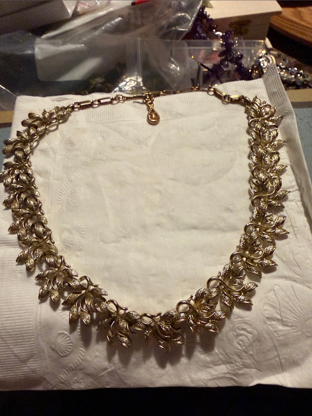 Vintage gold tone flexible metal necklace leaves ibdivually linked adjustable